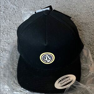 VOLCOM QUARTER TWILL SNAPBACK HAT-BLACK